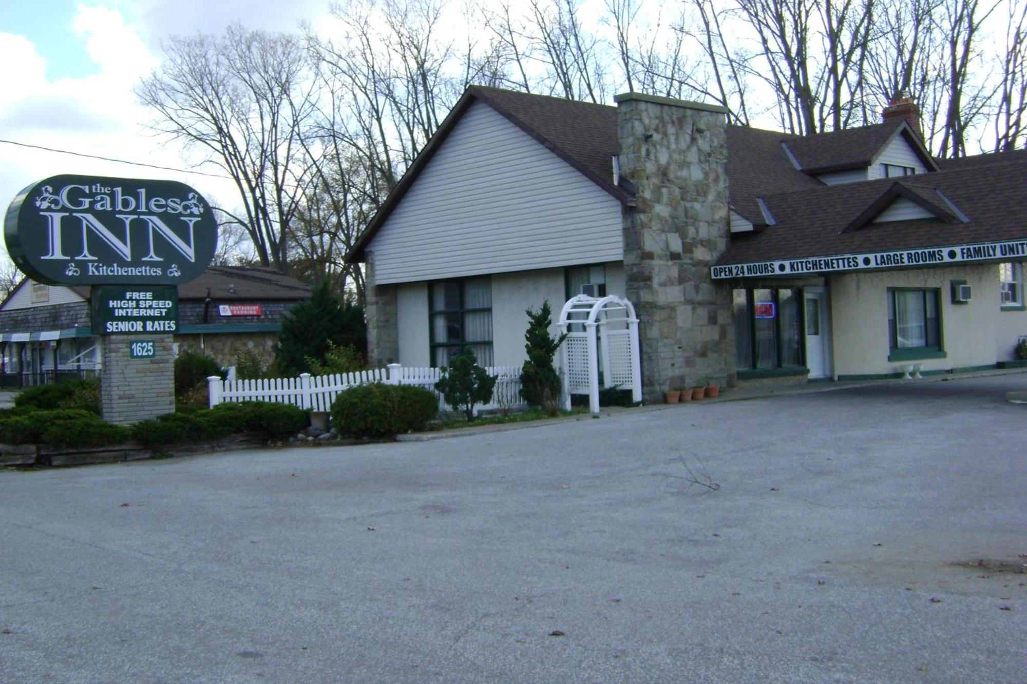 The Gables Inn Sarnia Extérieur photo